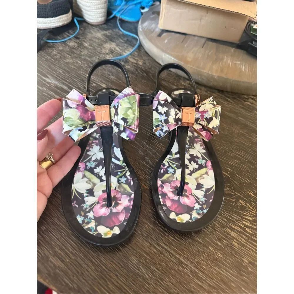 Ted Baker Eiffey Black Floral Thong Sandals sz 37 or 6.5